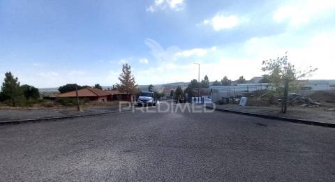 Moradia v4, em construção com piscina, constância.