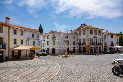 Moradia v4, em construção com piscina, constância.