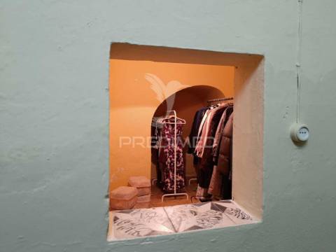 Prédio senhorial de 3 pisos no centro de ferreira do alentejo