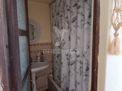 Prédio senhorial de 3 pisos no centro de ferreira do alentejo