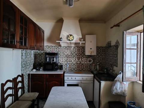 Prédio senhorial de 3 pisos no centro de ferreira do alentejo