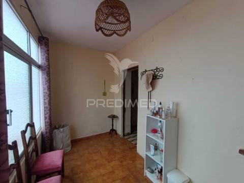 Prédio senhorial de 3 pisos no centro de ferreira do alentejo