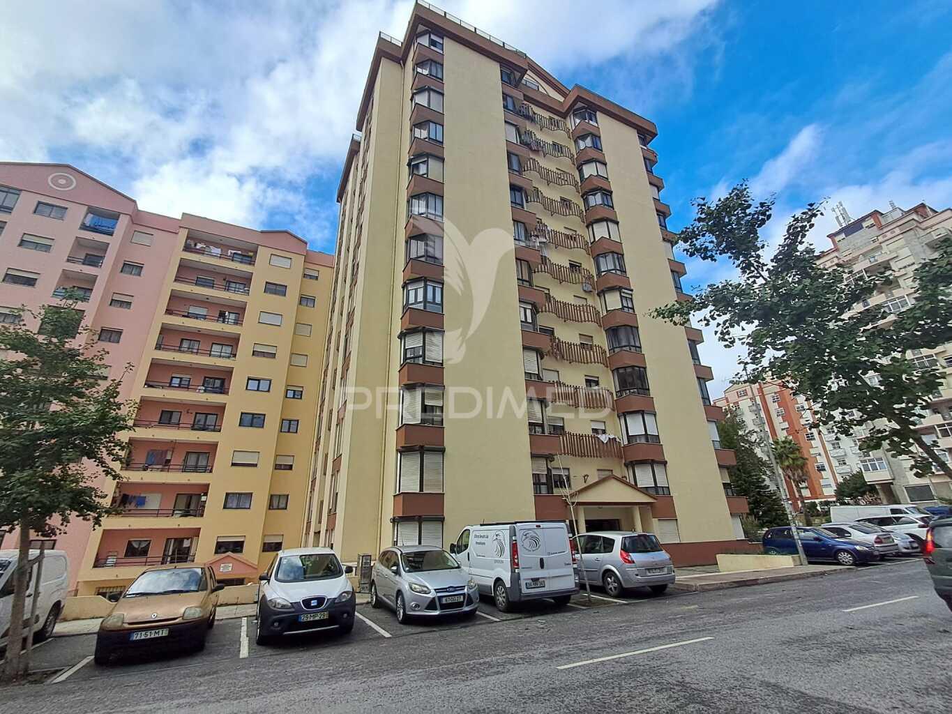 Apartamento t2 na tapada das mercês, sintra