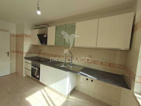 Apartamento t2 na tapada das mercês, sintra