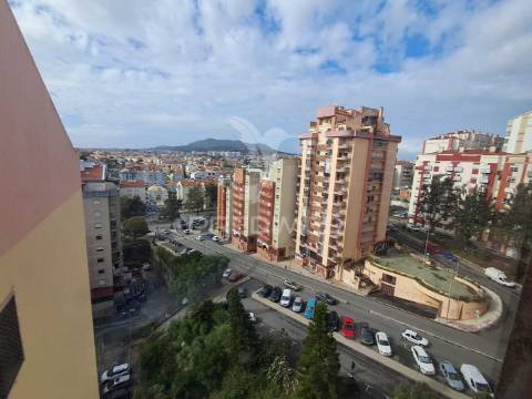 Apartamento t2 na tapada das mercês, sintra