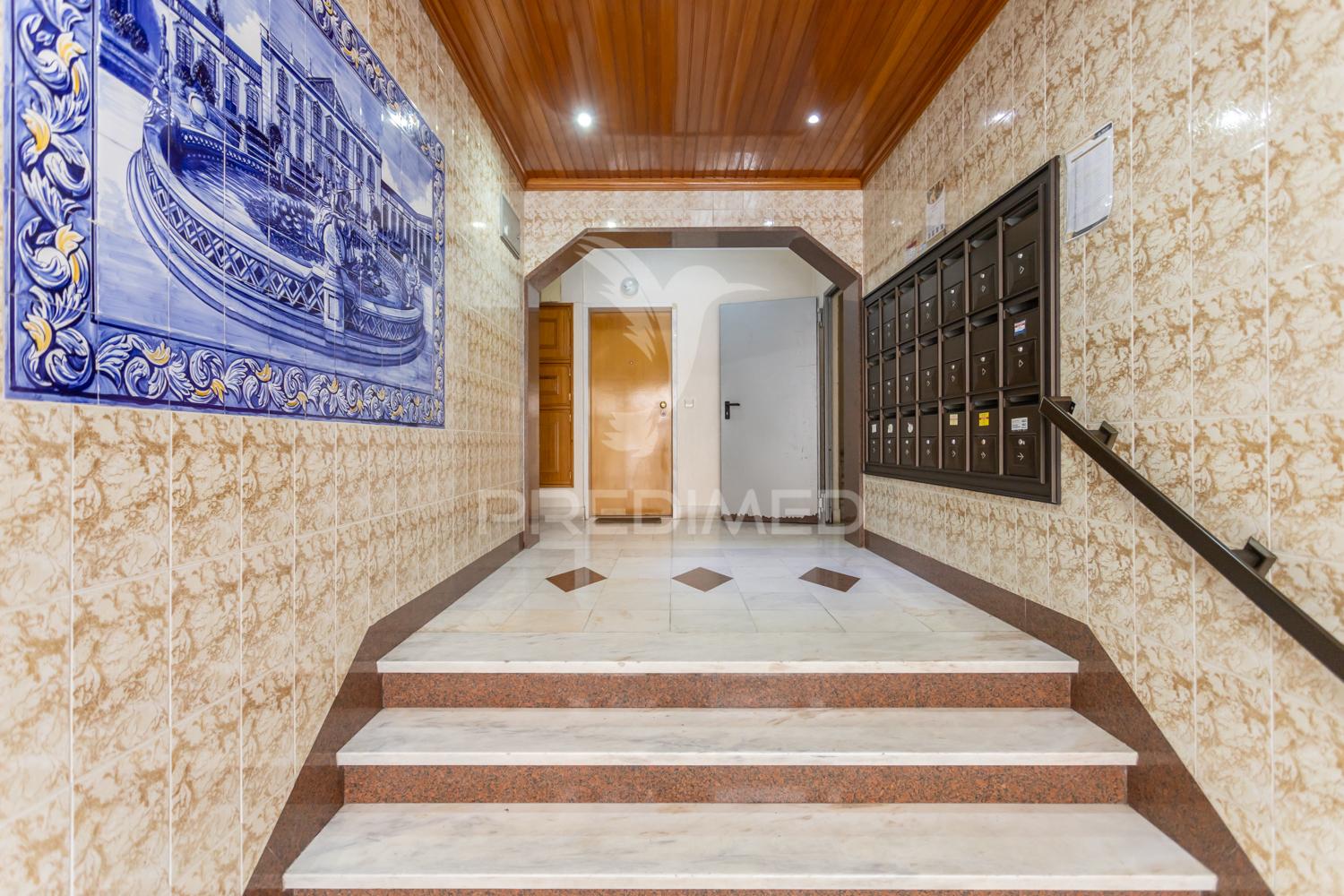 Apartamento t2-3ass. queluz junto à estação