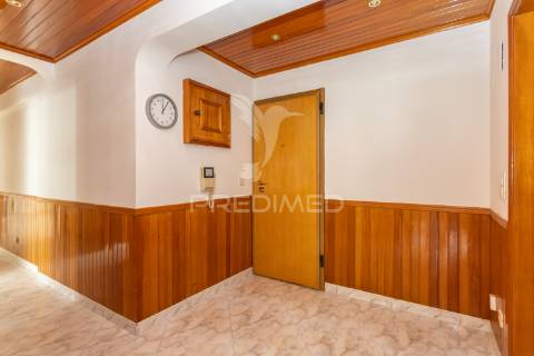 Apartamento t2-3ass. queluz junto à estação