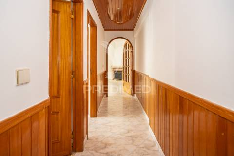 Apartamento t2-3ass. queluz junto à estação