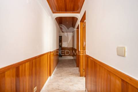 Apartamento t2-3ass. queluz junto à estação