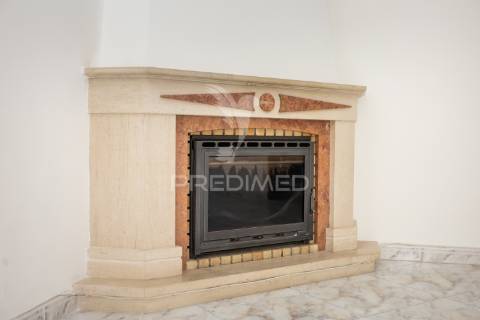 Apartamento t2-3ass. queluz junto à estação