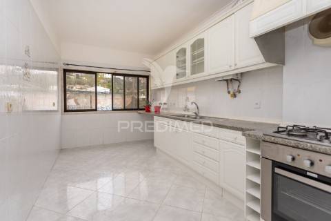 Apartamento t2-3ass. queluz junto à estação