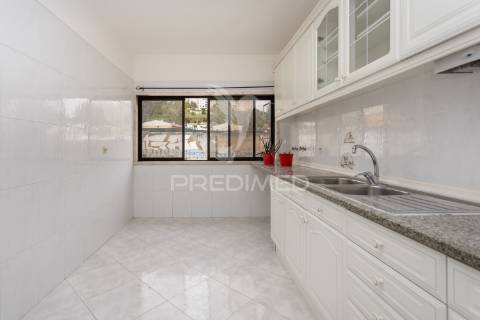 Apartamento t2-3ass. queluz junto à estação