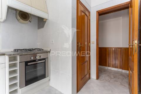 Apartamento t2-3ass. queluz junto à estação