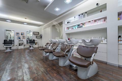 Loja junto rotunda  eng. edgar cardoso em vila nova de gaia