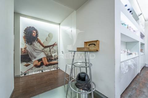 Loja junto rotunda  eng. edgar cardoso em vila nova de gaia