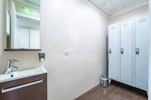 Loja junto rotunda  eng. edgar cardoso em vila nova de gaia