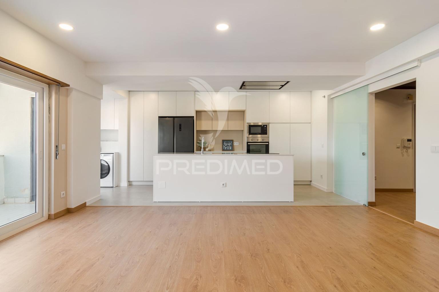 Apartamento t3 c/ suíte, parqueamento e arrecadação