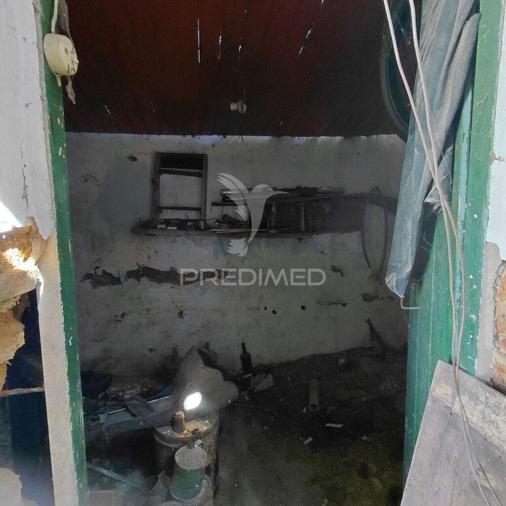 Moradia para reabilitação com quintal em cunheira