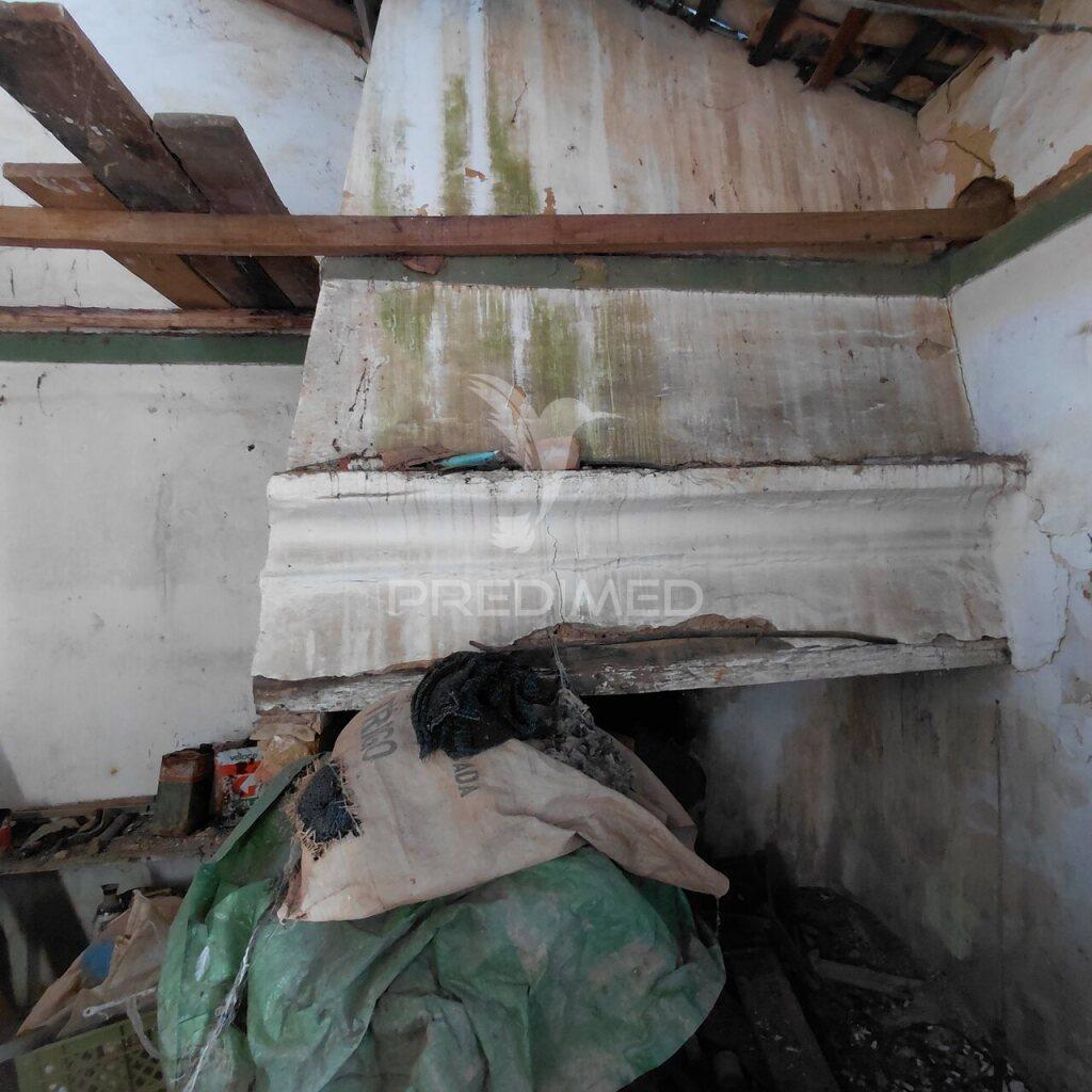 Moradia para reabilitação com quintal em cunheira