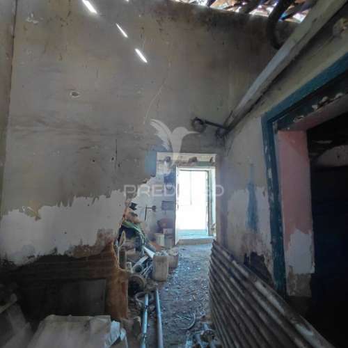 Moradia para reabilitação com quintal em cunheira