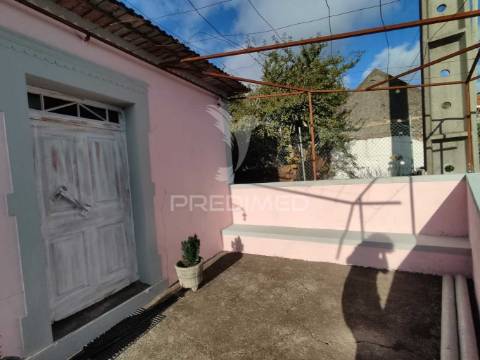 Moradia em ruína para venda em fajã da ovelha, ilha da madeira