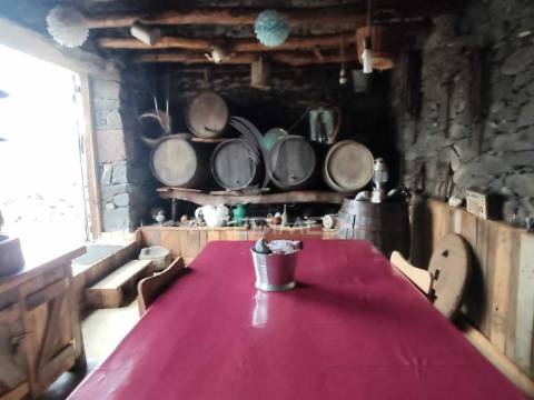 Moradia em ruína para venda em fajã da ovelha, ilha da madeira