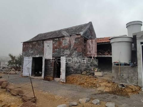 Moradia em ruína para venda em fajã da ovelha, ilha da madeira