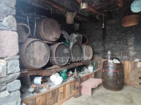 Moradia em ruína para venda em fajã da ovelha, ilha da madeira