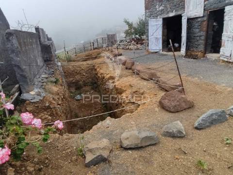 Moradia em ruína para venda em fajã da ovelha, ilha da madeira