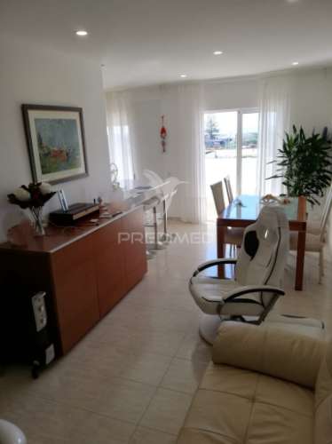 Apartamento t2 frente-mar em quarteira