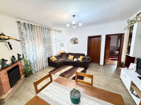 Moradia t3 térrea com área exterior e jardim