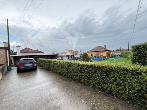 Moradia t3 térrea com área exterior e jardim