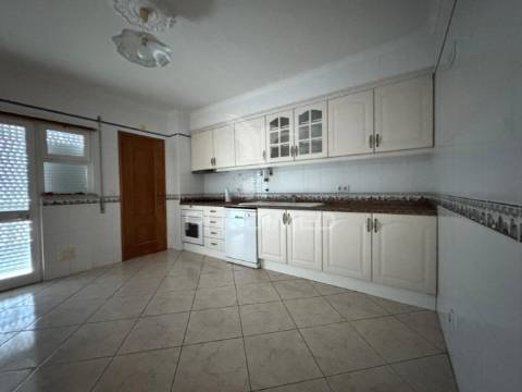 Apartamento t3 com garagem