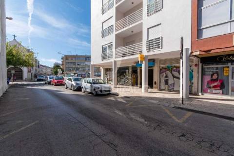 Loja para serviços / comercio centro de almada