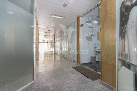 Loja para serviços / comercio centro de almada