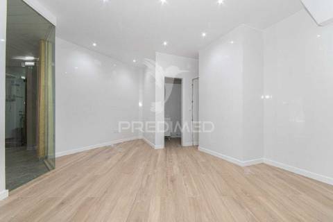 Loja para serviços / comercio centro de almada