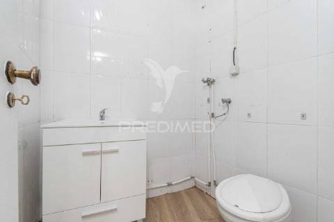 Loja para serviços / comercio centro de almada