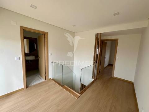 Duplex t4 a estrear com terraço em queluz de baixo, oeiras