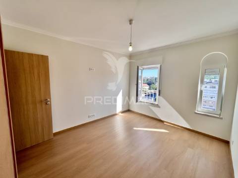 Duplex t4 a estrear com terraço em queluz de baixo, oeiras