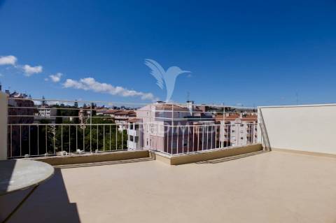Duplex t4 a estrear com terraço em queluz de baixo, oeiras
