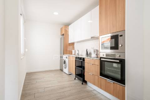 T2 remodelado com varanda, baixa da banheira