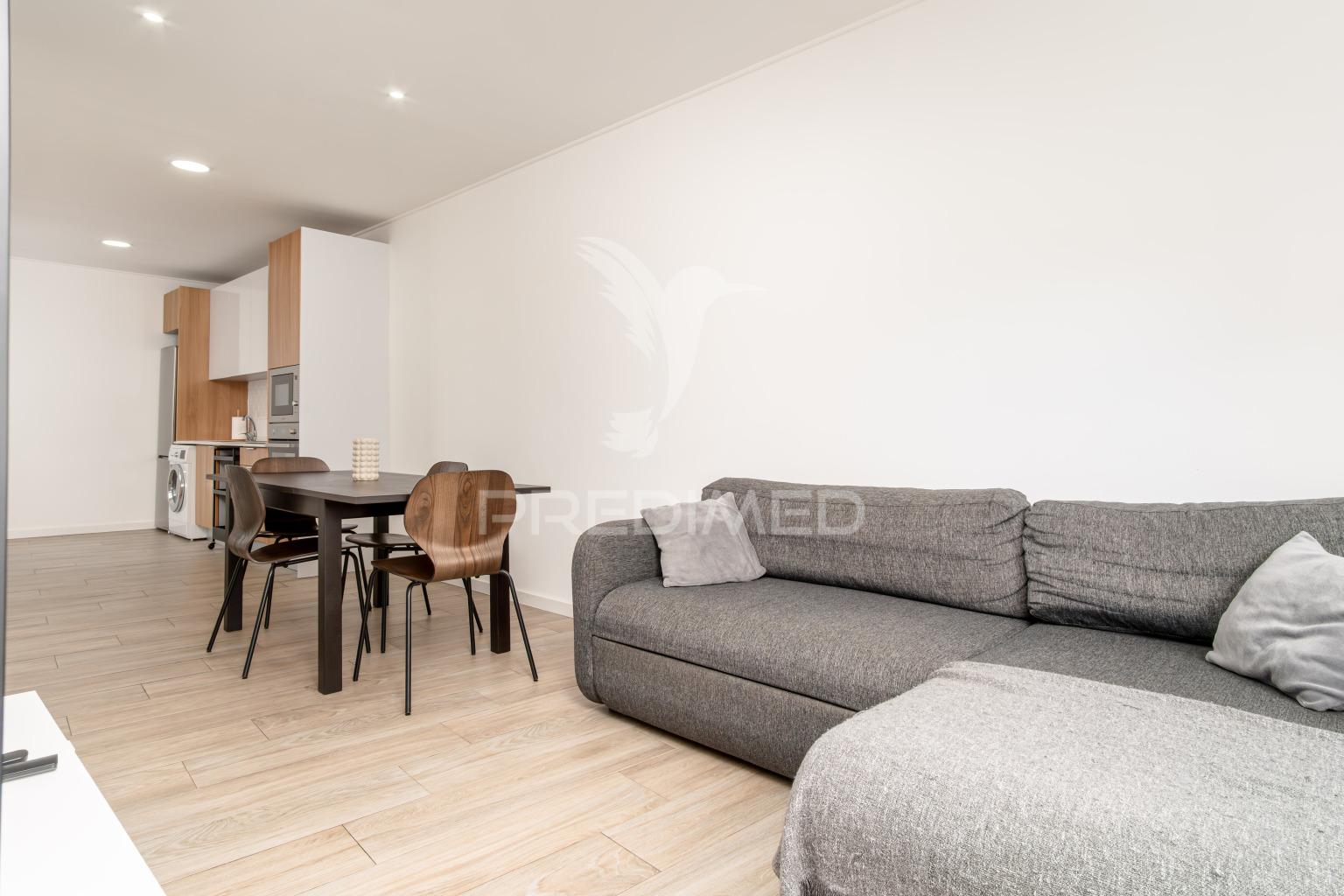 T2 remodelado com varanda, baixa da banheira