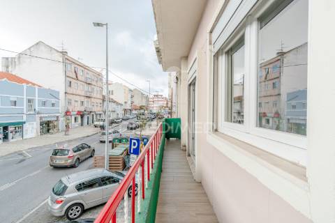 T2 remodelado com varanda, baixa da banheira