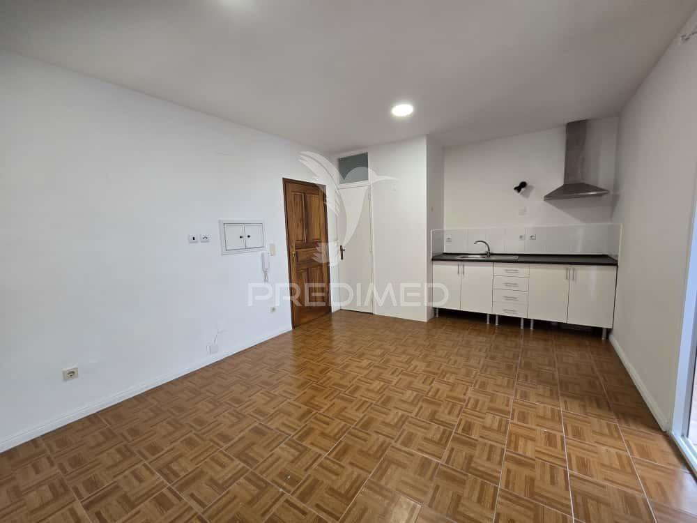 Apartamento t0 - junto ao marquês - porto