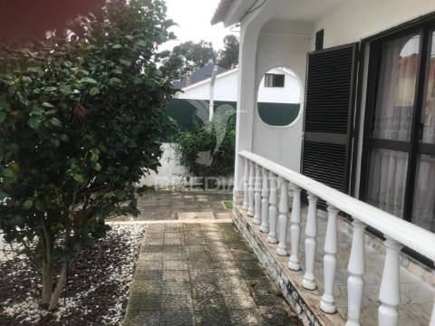 Moradia isolada t5 com garagem - quinta do conde