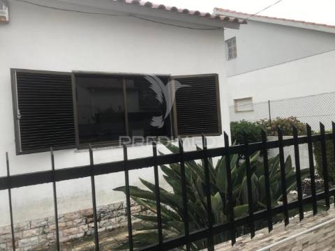 Moradia isolada t5 com garagem - quinta do conde