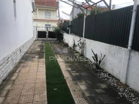 Moradia isolada t5 com garagem - quinta do conde