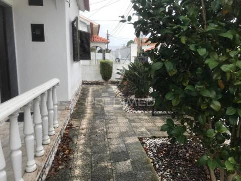 Moradia isolada t5 com garagem - quinta do conde