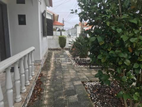 Moradia isolada t5 com garagem - quinta do conde