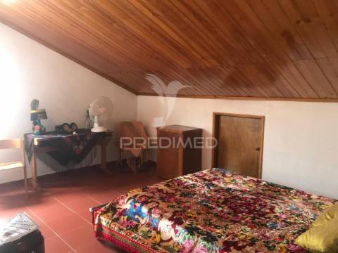 Moradia isolada t5 com garagem - quinta do conde